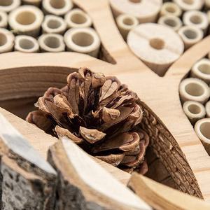 Casa delle api per all'aperto grande forma di cuore ape e insetto Hotel cedro legno tubi di nidificazione - Product Image 2