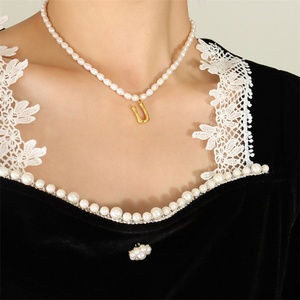 Collar de Perlas Naturales de Agua Dulce con Colgante de Letra Inicial DIY de 26 Letras, Joyería de Lujo para Mujer - Product Image 4