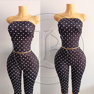 Completo da donna a 2 pezzi con pantaloncini a pois e top con scollo all'americana, personalizzabile con logo, e fascia coordinata - Vendita all'ingrosso - Product Image 3