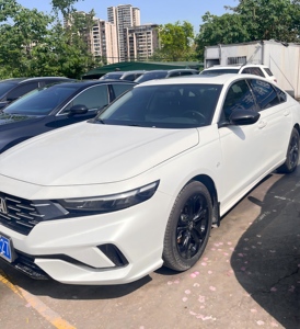 Accord 260TURBO Edición Comfort 2025 - Motor Turbo 1.5T, Transmisión CVT, Sedán de 4 Puertas con Pantalla Táctil de 12.3 Pulgadas - Product Image 1