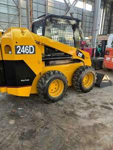 Chargeuse compacte Caterpillar 246D d'occasion, modèle 2022, capacité 1 tonne, certifiée CE, avec moteur et roulement. - Product Image 4