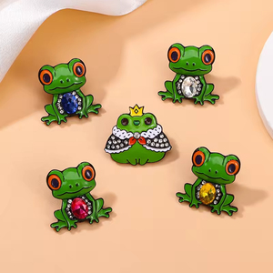 Spille da bavero in smalto personalizzate con design di fabbrica, a tema anfibi e animali acquatici, distintivi e spille personalizzate per donna - Product Image 3