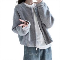 Nouvelle Collection Automne/Hiver 2026 – Cardigan en Maille Gris Ample et Décontracté à Col Halter, Lacets et Motifs Floraux, Manches Longues Épaissies