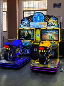 Simulateur de course de moto commercial à deux joueurs, machine de jeu en métal haute définition à monnayeur pour divertissement - Product Image 4