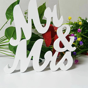 Accesorios DE BODA Letras inglesas Letras de madera rústicas <span class=keywords><strong>Mr</strong></span> & Mrs Sign Decoración de mesa de boda Proveedor de decoración de boda - Product Image 1