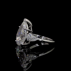 Majestic Pear Ring Oro blanco de 14K/18K, Diamante cultivado en laboratorio, Anillo, Tres piedras modernas, Mujer - Product Image 2