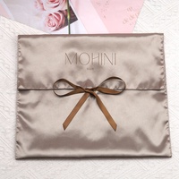 Pochette de Rangement Luxe en Satin Rose Imprimé Logo Personnalisé pour Extensions de Cheveux, Cosmétiques, Perruques et Cadeaux
