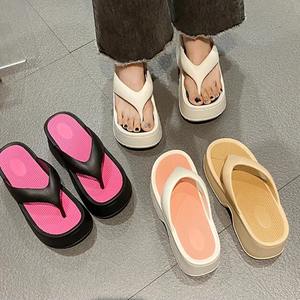 Pantuflas de gamuza suave de alta gama, aptas para uso en interiores y exteriores, pantuflas de invierno para mujer, cómodas y afelpadas, con función antideslizante. - Product Image 5