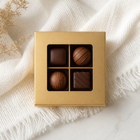 Boîte cadeau carrée en chocolat or mat personnalisée avec fenêtre, séparateur en acétate, matériaux recyclés, doublure en éponge, vente en gros directe d'usine