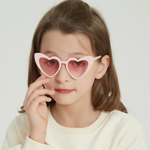 <span class=keywords><strong>Gafas</strong></span> <span class=keywords><strong>de</strong></span> Sol Infantiles con Forma <span class=keywords><strong>de</strong></span> Corazón, Moda 2022, <span class=keywords><strong>Gafas</strong></span> <span class=keywords><strong>de</strong></span> Sol con Forma <span class=keywords><strong>de</strong></span> Corazón <span class=keywords><strong>para</strong></span> <span class=keywords><strong>Niñas</strong></span>, <span class=keywords><strong>Gafas</strong></span> <span class=keywords><strong>de</strong></span> Sol <span class=keywords><strong>para</strong></span> Bebés - Product Image 3