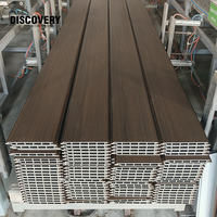 Revêtement de sol en bois plastique pour terrasse de piscine imperméable WPC Decking en teck Wpc Decking composite