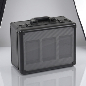 Box Porta Carte Sportive Gradate Personalizzato in Alluminio per Carte Gradate P-S-A <span class=keywords><strong>BGM</strong></span> con Coperchio in Acrilico a 3 File e Superficie in Fibra di Carbonio - Product Image 2