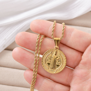 Collier pendentif en acier inoxydable plaqué or 18 carats avec visage de la Vierge Marie et Sacré-Cœur, chaînes fines, vente en gros - Product Image 3