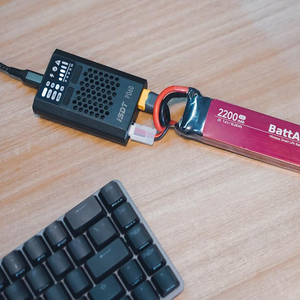 7.4V 2S 2200mAh 50C แบตเตอรี่ลิโป้ปลั๊ก XT-60 สำหรับรถ RC เครื่องบินและเรือ 1:10 สเกลแบตเตอรี่สำหรับงานอดิเรก (แบตแอร์) - Product Image 5