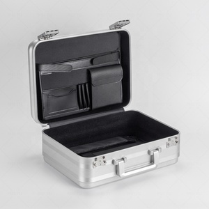 Maletín <span class=keywords><strong>de</strong></span> Aluminio para Hombre, Personalizado <span class=keywords><strong>de</strong></span> Fábrica con Logotipo, en Plata y Negro, con Cerradura y Estructura Integrada <span class=keywords><strong>de</strong></span> Aleación <span class=keywords><strong>de</strong></span> Aluminio - Product Image 2