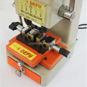 Máquina Duplicadora de Llaves Manual DEFU DF-998B con Perforación Vertical y Fresado de Ranuras 110/220V Construcción de Acero y Plástico - Product Image 2