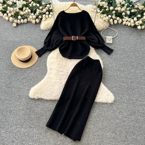 طقم نسائي كاجوال من قطعتين: بلوزة بأكمام طويلة وتنورة محبوكة عالية الخصر، ملابس بالجملة - Product Image 3