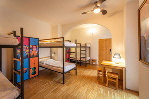 Cama litera de madera y acero para hotel, hostal juvenil, habitación económica, fabricante OEM ODM, personalización para habitaciones de hotel - Product Image 2