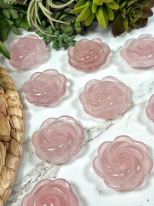 Cristal de Chakra de corazón tallado en piedras preciosas naturales amarillas para amor y curación - Product Image 3