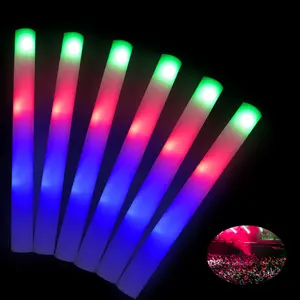 Venda quente preço de fábrica piscando multicolor LED acender bastões de espuma brilhando em favores de festas de concerto