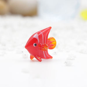 Brede variëteit aan kleurrijke visfiguren, glazen visbakdecoraties, goudvisjes, glazen handwerk - Product Image 1