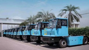 Tractor Terminal Eléctrico <span class=keywords><strong>de</strong></span> Cero Emisiones 75T SM4256 <span class=keywords><strong>de</strong></span> Radio Compacto para Desplazamiento <span class=keywords><strong>de</strong></span> Contenedores en Puertos Marítimos - Product Image 4