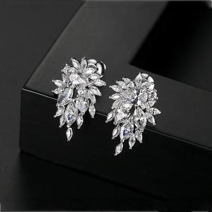 LUOTEEMI Nuovi <span class=keywords><strong>Orecchini</strong></span> a Perno con Fiore in Zirconia Cubica a Goccia d'Acqua, Gioielli di Moda per Spose e Donne - Product Image 5