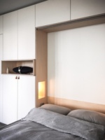 Lit mural pliable multifonctionnel en bois massif, design moderne, gain de place, étagères dissimulées, pratique, blanc
