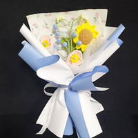 Bouquet de tournesols réalistes au crochet fait main, fleurs tricotées modernes, cadeau de Saint-Valentin, décoration d'intérieur