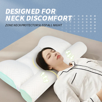 L'oreiller orthopédique cervical zoné avec rembourrage en mousse à mémoire de forme et oreiller cervical ondulé est utilisé pour dormir au lit