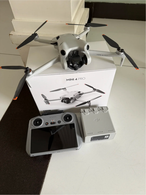Mini 4 Pro Fly More Combo 1KM FHD Video Dual Camera Beginner Extended Battery Life 4K/60fps HDR Remote Control Plastic