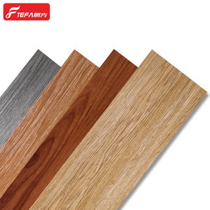 Azulejo de suelo de vinilo de PVC <span class=keywords><strong>autoadhesivo</strong></span> gris resistente al agua, suelo de plástico con barra adhesiva entrelazada para gimnasio en casa, garaje, suelo SPC - Product Image 1