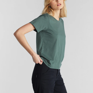 เสื้อยืดผู้หญิงเนื้อผ้านุ่ม สวมใส่สบาย ดีไซน์เรียบง่าย เหมาะสำหรับใส่ในชีวิตประจำวัน ให้ความรู้สึกผ่อนคลาย สวมใส่สบาย และมีสไตล์อย่างง่ายดาย - Product Image 5