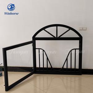 Ventana Resistente para Establos con Acrílico Reforzado y Barras de Protección Anti-Patadas para una Ventilación Duradera - Product Image 3