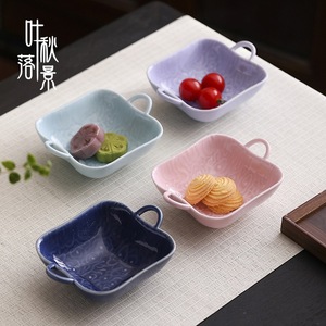 Plateau carré en céramique à double poignée, plat à collation en porcelaine pour les fêtes et l'hôtellerie - Product Image 1