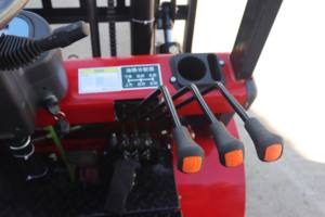 Essenziale per la logistica: i carrelli elevatori da 2.5 tonnellate con inversione rapida migliorano l'efficienza in entrata e in uscita del 40%. - Product Image 6