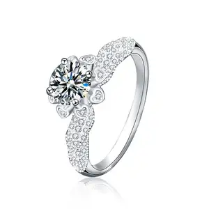 Nuovi anelli alla moda in oro bianco placcato in argento Sterling 925 di alta qualità 1ct 6.5mm Moissanite forma fiore di fidanzamento