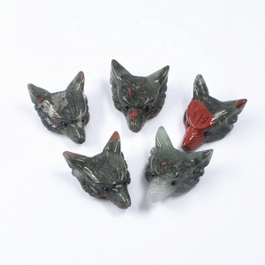 Estatua de animal de cristal curativo natural de 1.5 pulgadas, artesanía de tallado en piedra Reiki, cabeza de lobo de amazonita, amatista y piedra de sangre. - Product Image 3