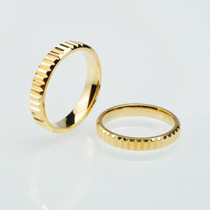 Anelli per Coppie in Acciaio Inossidabile Placcato Oro 18K con Bordo Scanalato, Fedi Nuziali per Lui e Lei - Product Image 3