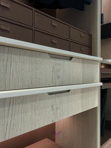 <span class=keywords><strong>Armadio</strong></span> Moderno di Lusso in Legno Impiallacciato, Indipendente e Chiudibile a Chiave, su Misura, con Finitura Laccata Mista, <span class=keywords><strong>per</strong></span> Soggiorno e Villa - Product Image 4