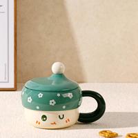 Mug à café adorable avec couvercle et visage expressif