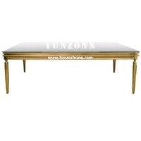 Table à manger moderne en verre à cadre doré avec long design rectangulaire Réception de mariage Hôtels en plein air Fêtes de salon