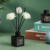 Diffuseur à bâtonnets en fibre carrée en verre foncé, motif floral, pour huiles aromatiques, ensemble de présentation décoratif pour parfum d'ambiance, idéal pour chambre d'hôtel