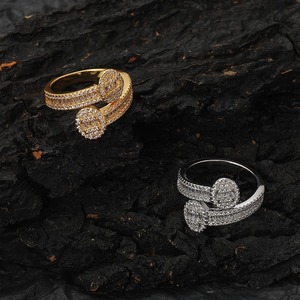 Bague en zircon en forme de T, bague à ouverture irrégulière, bague réglable pour l'index pour femmes - Product Image 1