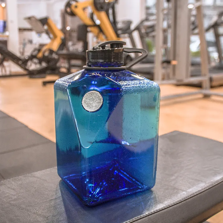 GYM BODYBUILDINGハーフガロン2.2lプラスチックウォータージャグ、蓋付き、2.2lシェーカープラスチックウォーターボトル、携帯電話ホルダー付き