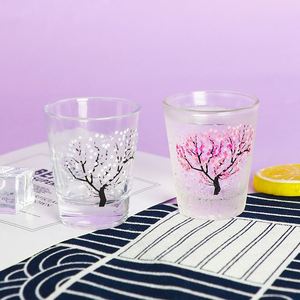 Vaso de Soju Personalizado al por Mayor con Diseño de Árbol de Sakura, Flores Mágicas Japonesas y Coreanas que Cambian de Color - Product Image 6