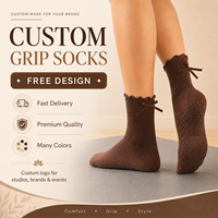 Chaussettes de yoga et de Pilates antidérapantes pour femmes avec volants, longueur mi-mollet, chaussettes antidérapantes à grip, design personnalisé, chaussettes de fitness et de yoga