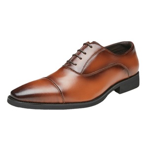 Nuevo modelo 2026: Zapatos de cuero para hombre con diseño de tres botones, estilo Oxford con aumento de altura interno, con cordones y punta en pico. - Product Image 1