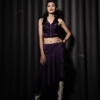Haut bas ourlet élégant Style fête haute qualité tissé tissu fluide drapé robe ANYSHAPE Vietnam porter violet Satin jupe femmes