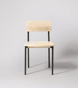 Chaise de salle à manger moderne en bois clair avec structure en métal noir, dossier arrondi, mobilier scandinave minimaliste industriel - Product Image 3